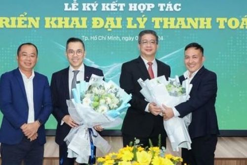 Nhà bán lẻ hàng đầu bắt tay ngân hàng tư nhân cách mạng hóa trải nghiệm ngân hàng cho người dùng Việt