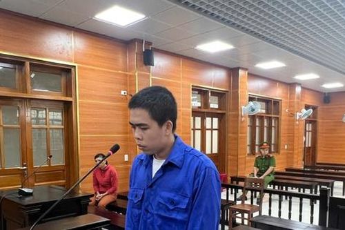 Bị kêu về tắm cho đỡ bẩn, gã thanh niên vác dao truy sát bạn nhậu