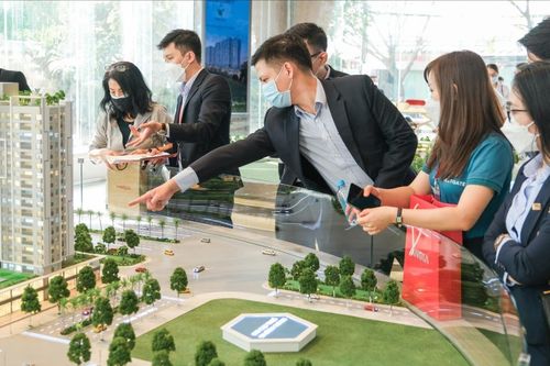 Đà tăng giá bất động sản chưa dừng, người trẻ nên thuê hay mua nhà?