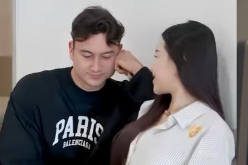 Đặng Văn Lâm chăm sóc vợ bầu sau khi chia tay tuyển Việt Nam