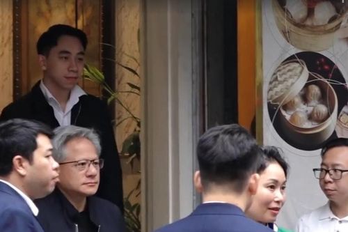 Nhà sáng lập Nvidia đi ăn phở cùng 2 con trai tỷ phú Phạm Nhật Vượng sau khi chốt mua VinBrain