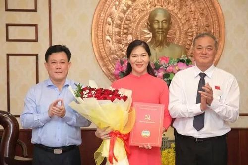 Nhân sự 5/12: Tỉnh ủy Bình Phước bổ nhiệm nhân sự; Tỉnh ủy Bình Dương tạm dừng bổ nhiệm cán bộ