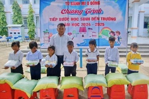 Gia Lai: Thầy giáo làng và hành trình gieo hy vọng, ươm mầm tri thức cho trò nghèo