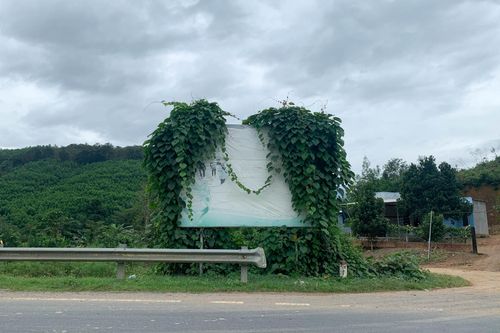 Pa nô tuyên truyền không còn tác dụng