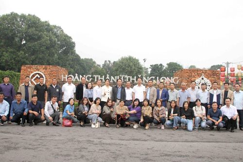 Đoàn Đại biểu tỉnh Lai Châu tham quan Hoàng thành Thăng Long