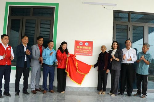 Bàn giao Nhà nhân đạo tại huyện Thanh Thủy