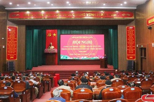 Hội nghị cung cấp thông tin cho người có uy tín trong đồng bào dân tộc thiểu số