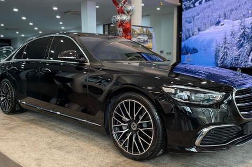 Mercedes-Benz giảm giá hàng loạt xe tại Việt Nam