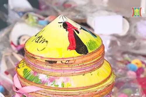 Cần định vị thương hiệu quà tặng du lịch Hà Nội