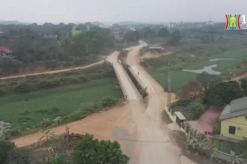 Thảm nhựa cầu Chuốc, xóa bụi bẩn trước Tết Dương lịch