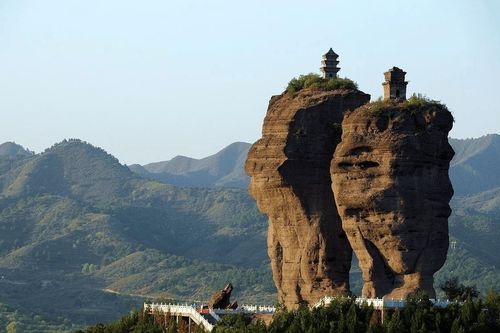 Tòa tháp đôi bí ẩn nhất Trung Quốc