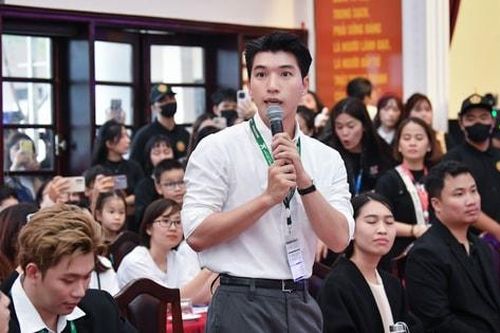 'Anh trai say hi' HIEUTHUHAI, Song Luân, Quân AP tìm hiểu về báo chí cách mạng Việt Nam