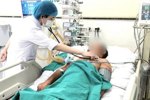 Người đàn ông ở Thanh Hóa co giật, nhiễm trùng huyết nặng từ vết thương nhỏ ở cẳng chân