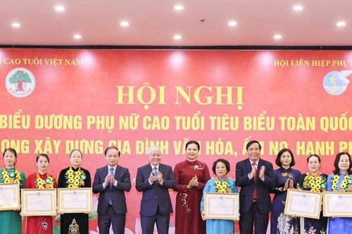Biểu dương 291 phụ nữ cao tuổi tiêu biểu toàn quốc
