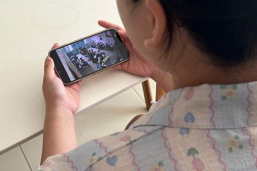 Giáo viên ám ảnh cảnh phụ huynh soi camera cả ngày bắt lỗi