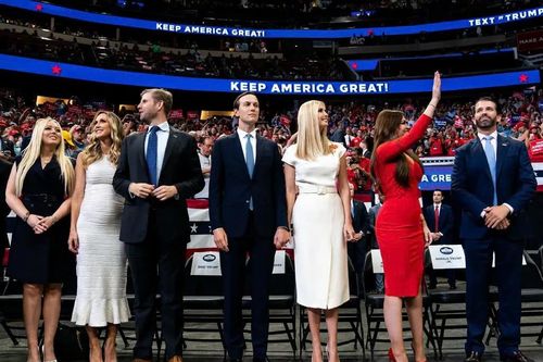 2 sự lựa chọn gây sửng sốt của ông Trump