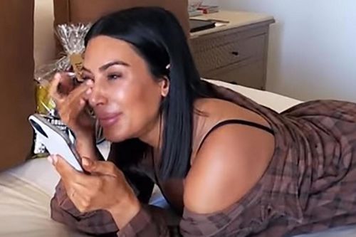 Kim Kardashian bị gãy chân