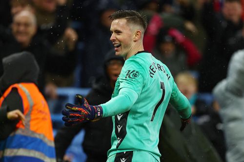 Dean Henderson bị Man Utd lừa dối