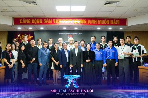 Dàn 'Anh trai Say Hi' thăm Cơ quan Trung ương Đoàn TNCS HCM, tòa soạn báo Nhân Dân