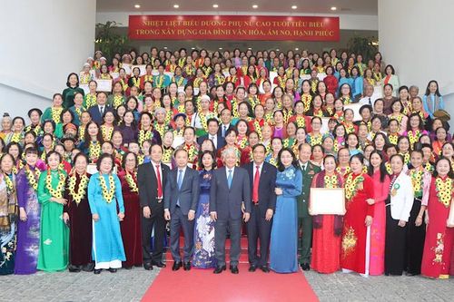 Biểu dương 291 phụ nữ cao tuổi tiêu biểu trong xây dựng gia đình văn hóa, ấm no, hạnh phúc