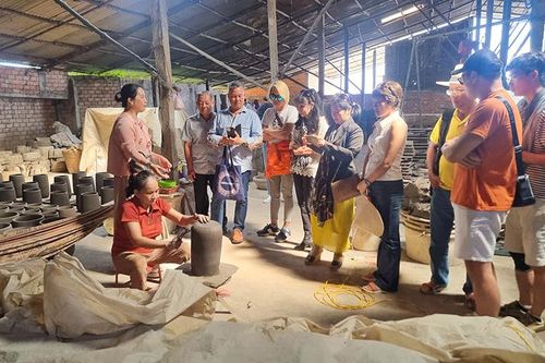Nâng tầm giá trị gạch, gốm đỏ Vĩnh Long