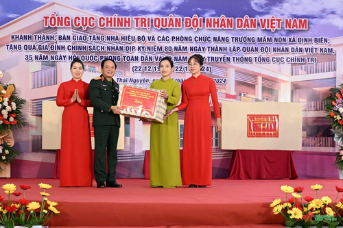 Tổng cục Chính trị Quân đội nhân dân Việt Nam tổ chức về nguồn, tặng quà nhân dân huyện Định Hóa, Thái Nguyên