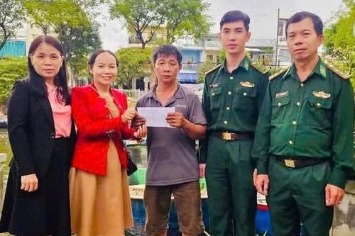 Tình quân dân trong hoạn nạn