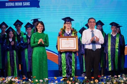 Hội Sinh viên TP. HCM vinh danh 88 thủ khoa, trong đó có 2 thủ khoa 'kép'
