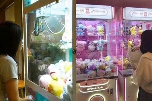Chi bạc triệu để gắp thú nhồi bông