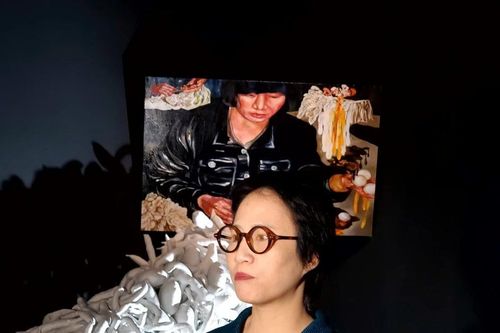 Nghệ thuật đương đại của Rosemarie Trockel và Lại Diệu Hà