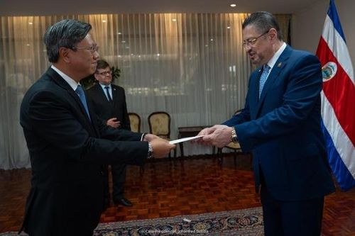 Đại sứ Việt Nam tại Cuba, kiêm nhiệm Costa Rica trình Quốc thư tới Tổng thống Rodrigo Chaves Robles