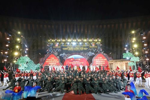 Trao nhiều giải thưởng cho các tập thể và cá nhân tại Chương trình nghệ thuật 'Khúc quân hành thời đại'