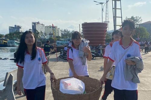 Phát động thực hiện thí điểm phân loại rác tại nguồn và hưởng ứng Ngày vì môi trường Phú Quốc