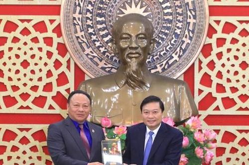 T.Ư Đoàn Thanh niên Nhân dân cách mạng Lào chào xã giao lãnh đạo tỉnh Nghệ An