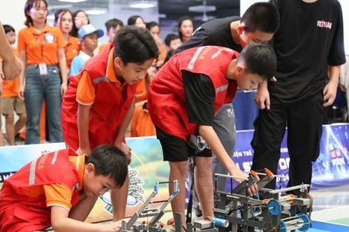 Gay cấn màn tranh tài Robot gặt 'mùa vàng' của học sinh Đà Nẵng