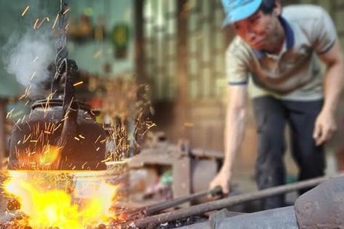 Làng nghề rèn ở phố cổ Bao Vinh đỏ lửa hơn 100 năm