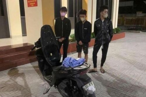 Nhóm thiếu niên mang dao đi 'nói chuyện' với bạn học