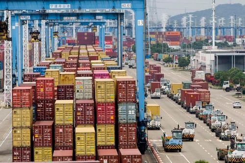 Trung Quốc: Dự trữ ngoại hối và thặng dư thương mại tiếp đà gia tăng