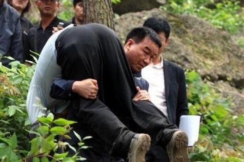Tổng thống Hàn Quốc đầu tiên bị Quốc hội luận tội và bi kịch gieo mình ở hẻm núi