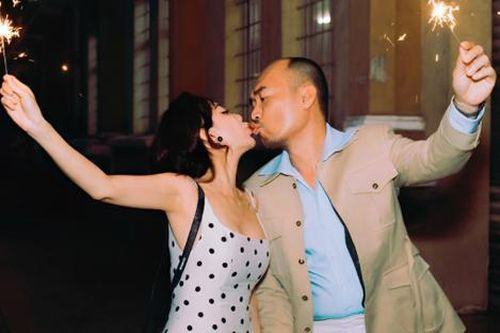 Thu Trang khoe hình thể nóng bỏng, công khai 'khóa môi' chồng yêu giữa phố