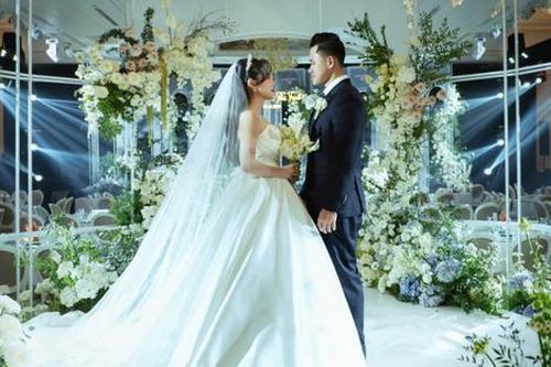 Nữ ca sĩ Việt lên tiếng chuyện mang bầu sau đám cưới với chồng kém 6 tuổi