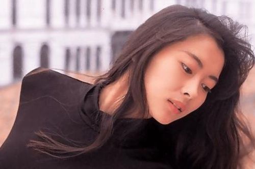 Chi tiết ngỡ ngàng vụ nữ diễn viên đình đám qua đời ở phòng tắm