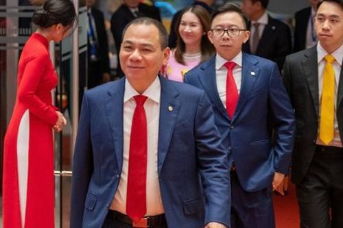 3 bố con tỷ phú Phạm Nhật Vượng lần đầu lộ diện chung khung hình: Quyền lực và hiếm có!
