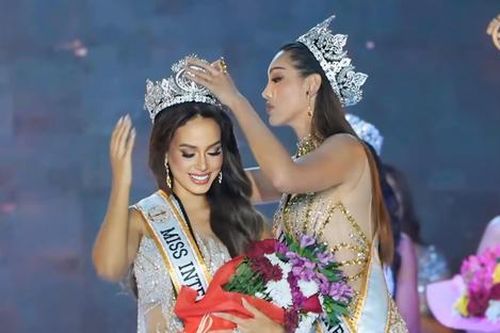Chiếc váy đăng quang của tân Hoa hậu Liên lục địa 2024 có gì đặc biệt?