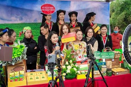 Tiệm tạp hóa chuyển mình trước 'cơn lốc' mua sắm online - Bài 2: Tiêu dùng thay đổi trong thời đại số