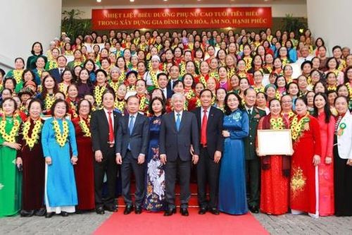 Phụ nữ cao tuổi đóng vai trò quan trọng trong xây dựng cộng đồng, xã hội và phong trào phụ nữ Việt Nam