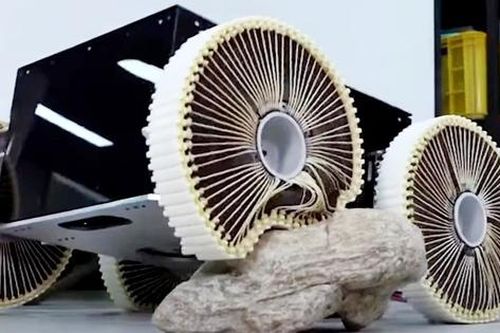 Bánh xe biến hình khi gặp chướng ngại vật