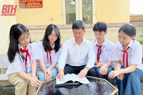 Thầy giáo gương mẫu, tận tâm với nghề