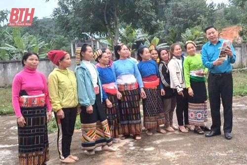 Tuyên truyền, vận động người dân xóa bỏ hủ tục