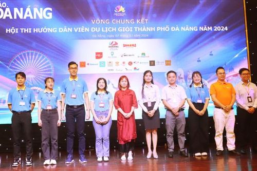 Trao giải cuộc thi Hướng dẫn viên du lịch giỏi thành phố năm 2024